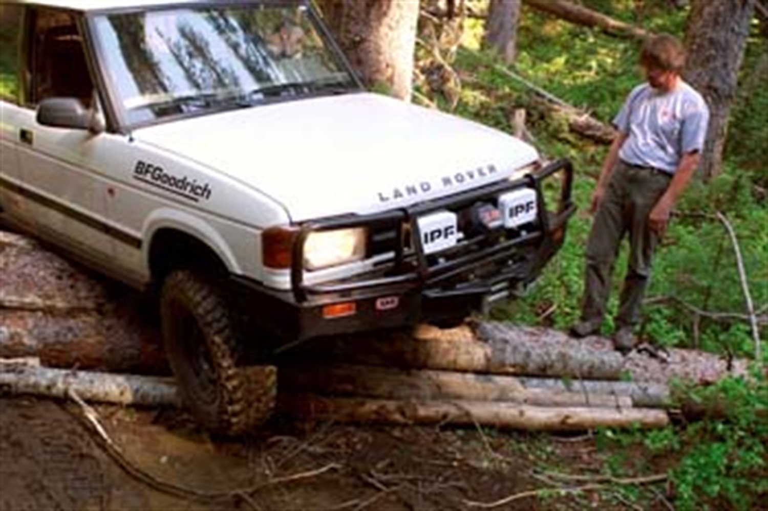 BULL BAR; BLACK; FOR USE WITH 1990-1997 TOYOTA LANDCRUISER 80 SERIES