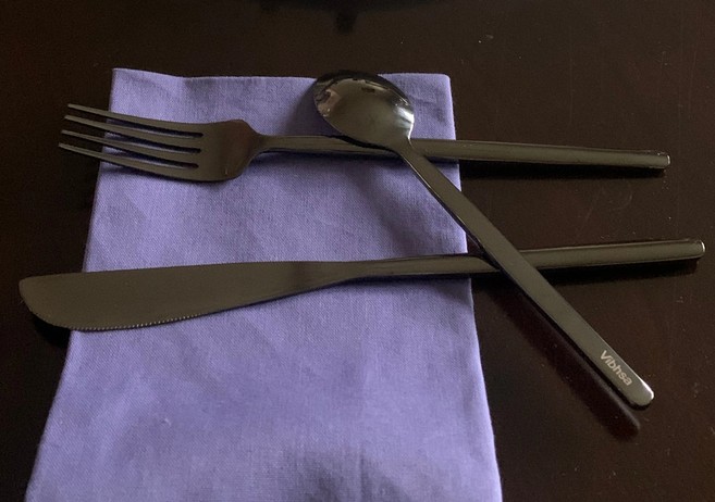 Vibhsa Stainless Steel Flatware 18-Piece Set (Dinner knives, Dinner Forks, Teaspoons)