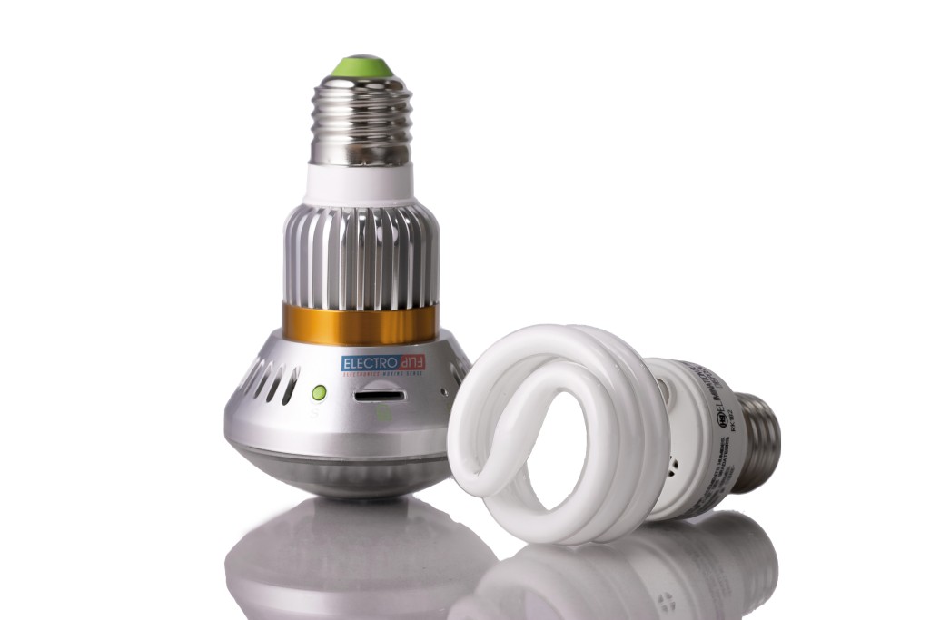 Motion Detect Flush Moount Security Light Bulb with Nightvision Camera
