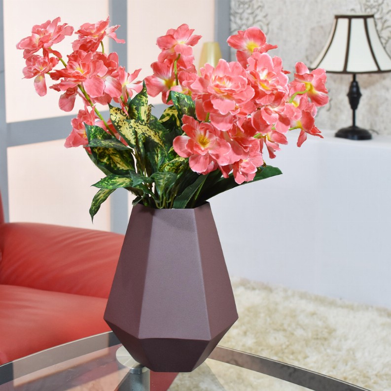 Handmade Iron Geometric Bud Vase For Indoor & Outdoor Use - 8.07x7.09x9.65 Rust