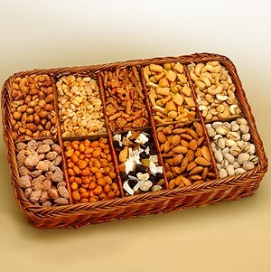 Gourmet Gift Baskets - 16x12x8 inSnackers Celebration Snack Tray