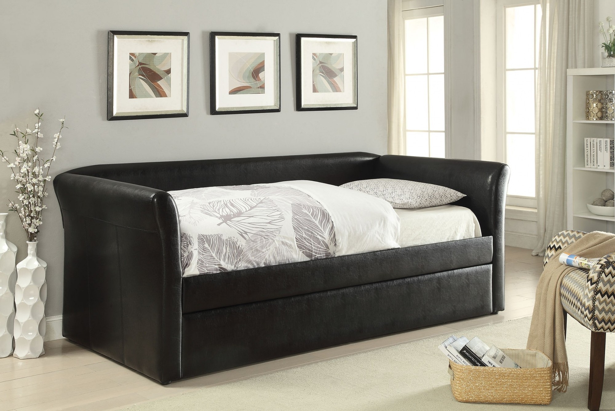 90" Black Pu Daybed And Trundle