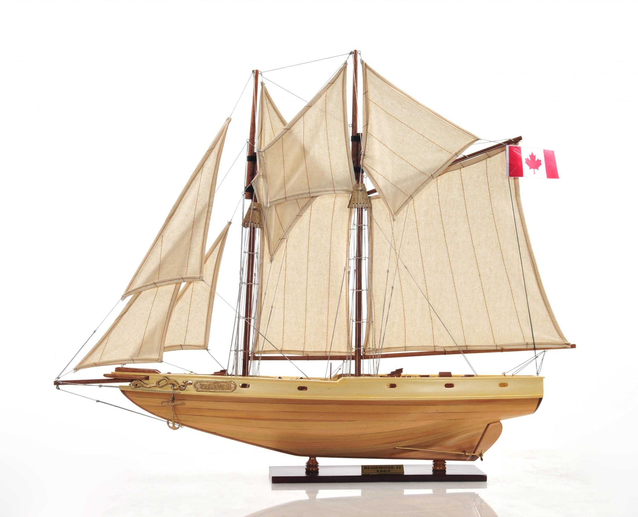 Bluenose Model in Light Brwon Finish