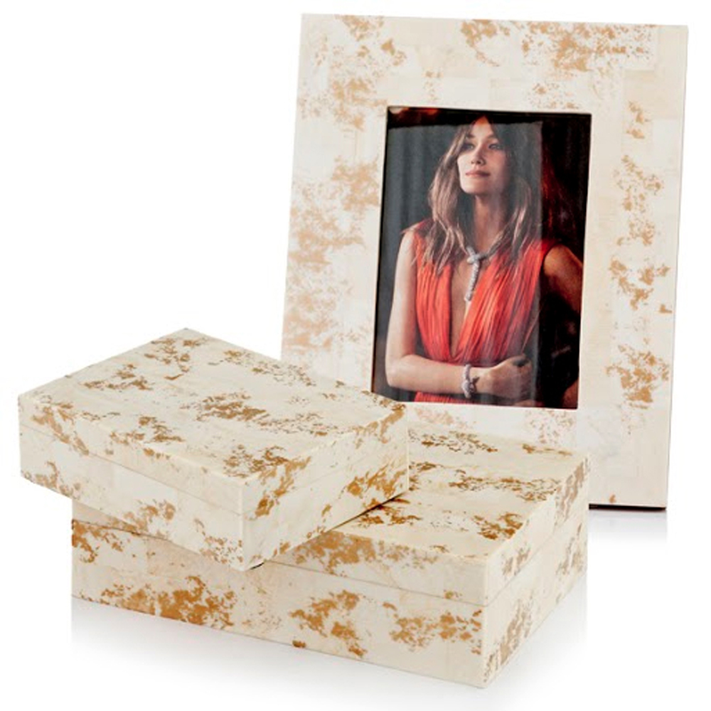 2" x 8.5" x 10.5" Natural and Gold Spindle 5x7 Photo Frame