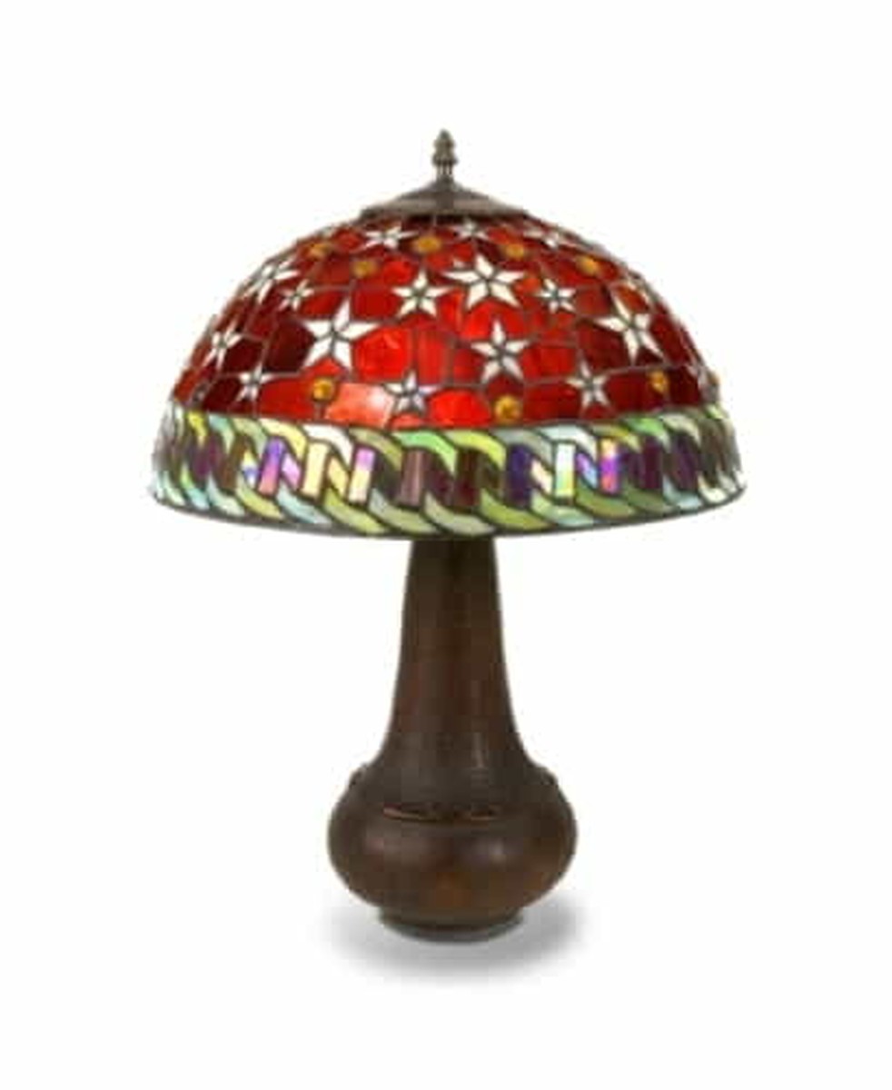 Tiffany-style Red Star Table Lamp