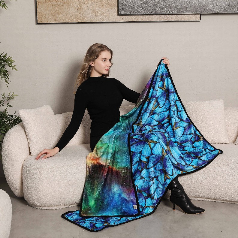 Double-Sided Super Soft Wearable Throw