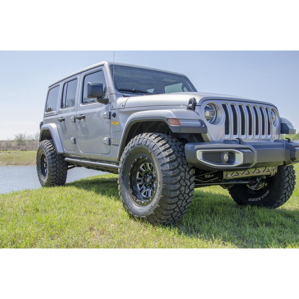 18-C WRANGLER JL 4 DOOR SUV GAS SRW 1.75 RKR RAILS, FULL LENGTH, TEXTURED BLACK