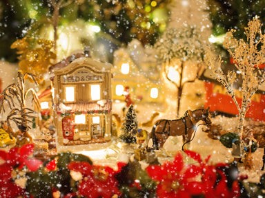 Christmas Village Puzzle - Small - 10" x 13.5"Standard