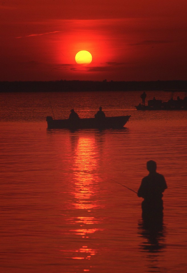 Sunset Fishing Puzzle - Large - 16" x 22"Standard