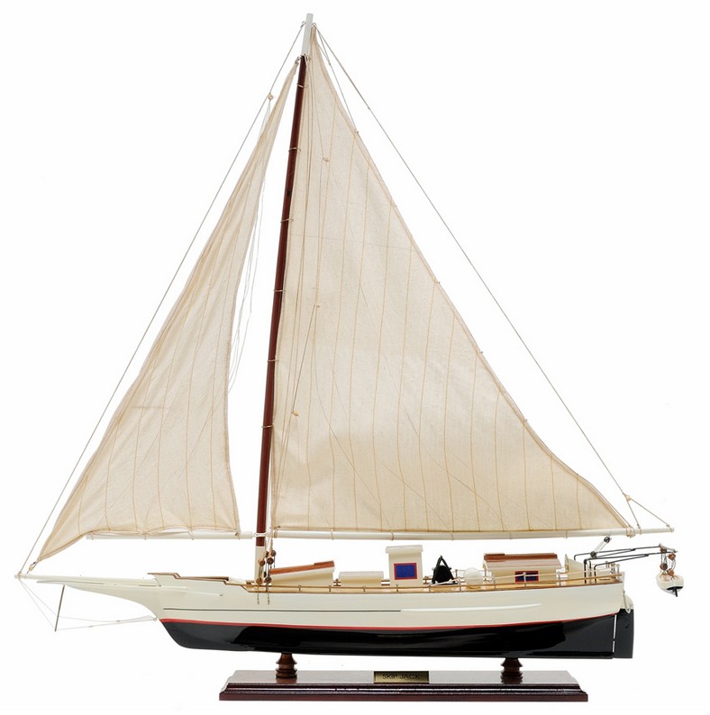 Painted Skipjack (L80) Model Fishing Boat