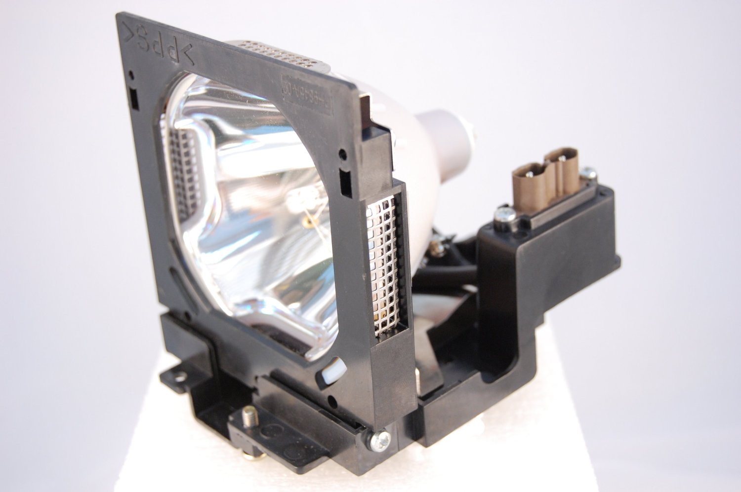 LC-W4 Eiki Projector Lamp Replacement. Projector Lamp Assembly with High Quality Genuine Original Osram P-VIP Bulb Inside