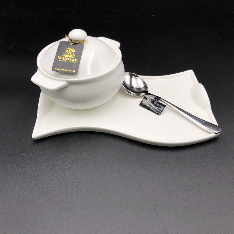 Individual baking pot with a Soup Spoon and curved serving dish set for 1