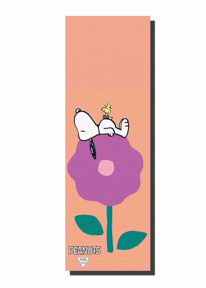 Peanuts x Yune Yoga Snoopy Yoga Mat - Snoopy Flower Tan